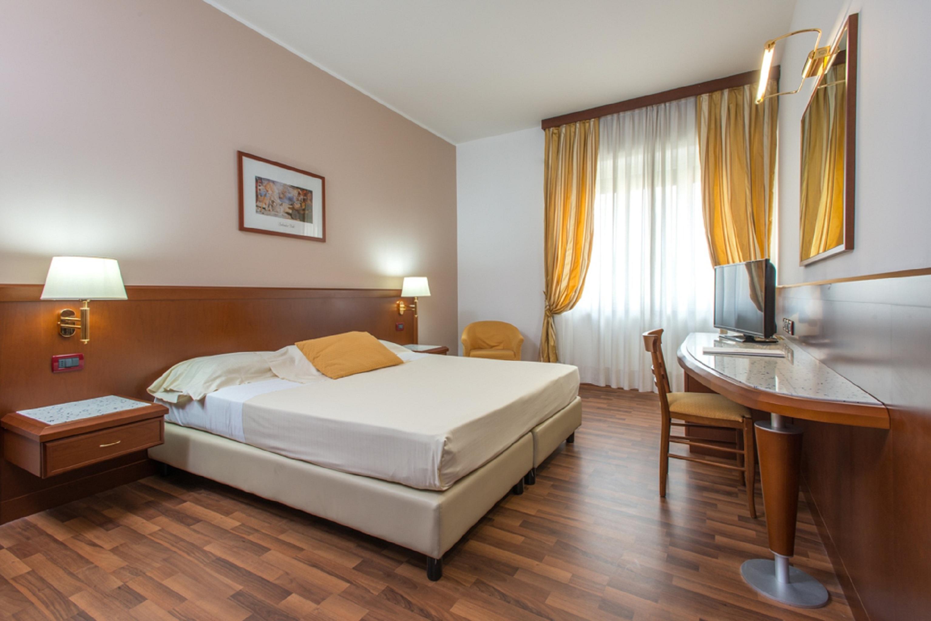 Europa 4* Rende